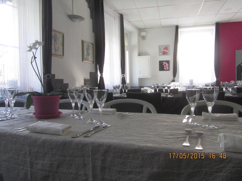 Logis Hotel Au Croissant Buzancais Luaran gambar